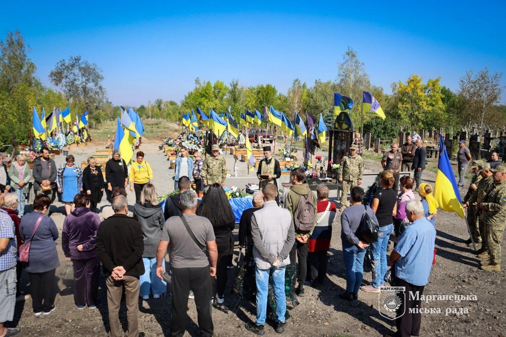Марганець сьогодні провів в останню путь Захисника Олексія Захарова 4
