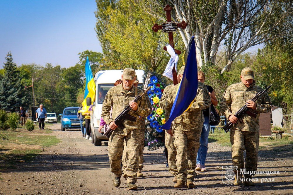 Марганець сьогодні провів в останню путь Захисника Олексія Захарова 8
