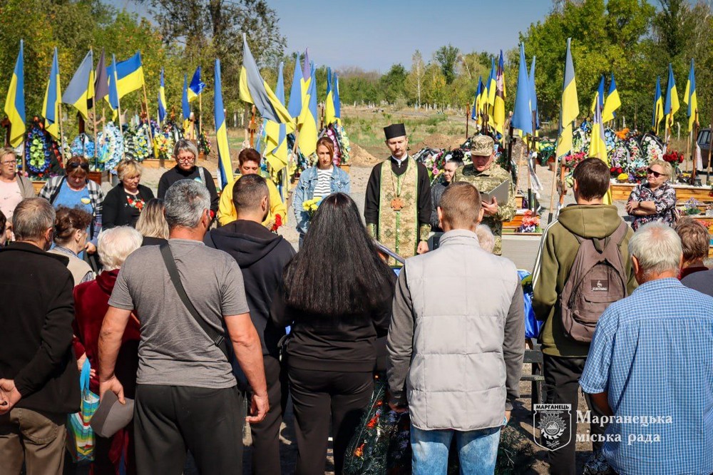 Марганець сьогодні провів в останню путь Захисника Олексія Захарова 9