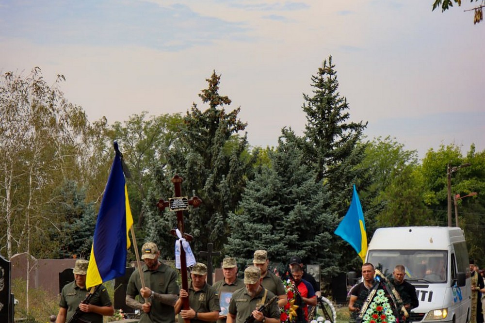 Марганець сьогодні провів в останню путь полеглого Захисника (фото) 2