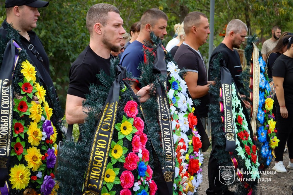 Марганець сьогодні провів в останню путь полеглого Захисника (фото) 3