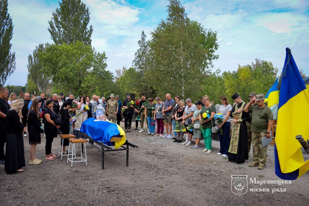 Марганець сьогодні провів в останню путь полеглого Захисника (фото) 4