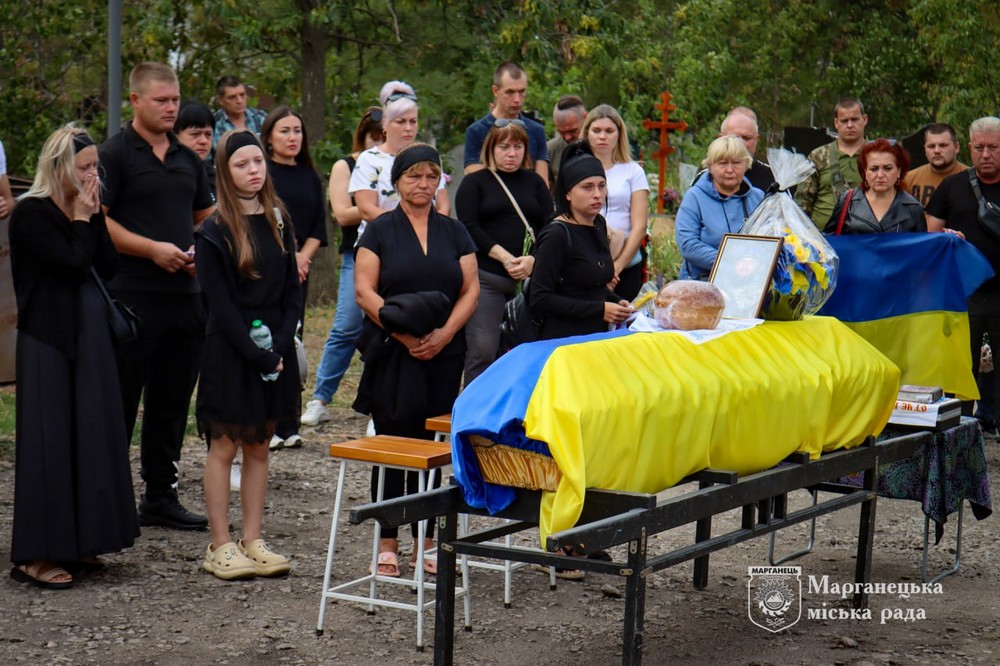 Марганець сьогодні провів в останню путь полеглого Захисника (фото) 5