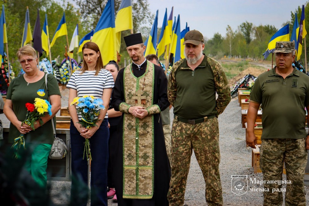 Марганець сьогодні провів в останню путь полеглого Захисника (фото) 6