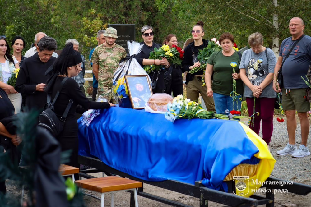 Марганець сьогодні провів в останню путь полеглого Захисника (фото) 7