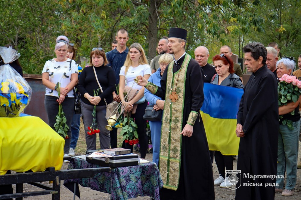 Марганець сьогодні провів в останню путь полеглого Захисника (фото) 8