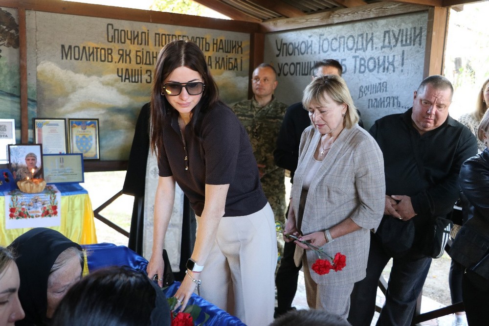 Нікополь сьогодні провів в останню путь полеглого Захисника 3