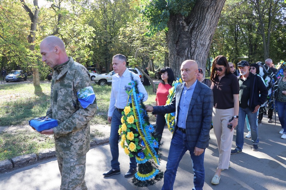 Нікополь сьогодні провів в останню путь полеглого Захисника 5