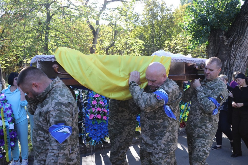 Нікополь сьогодні провів в останню путь полеглого Захисника 6