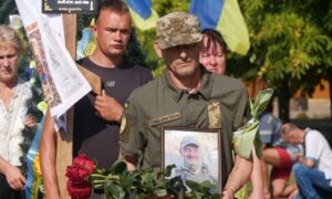 Майже рік вважався зниклим безвісти: на Нікопольщині сьогодні прощалися з ще одним Захисником (фото)