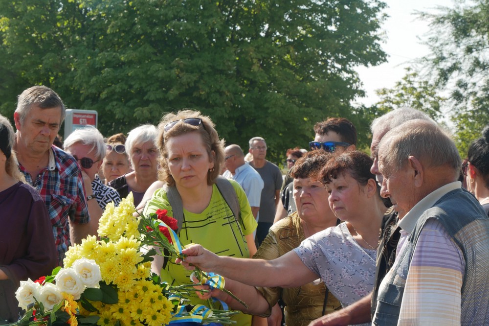 На Нікопольщині сьогодні прощалися з ще одним Захисником: фото