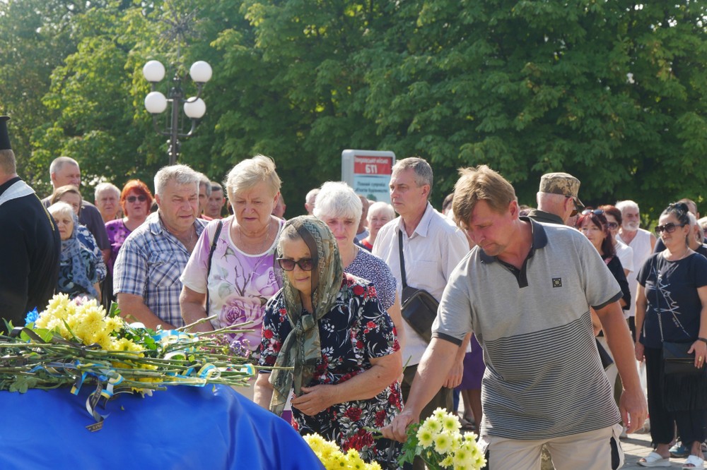 На Нікопольщині сьогодні прощалися з ще одним Захисником: фото