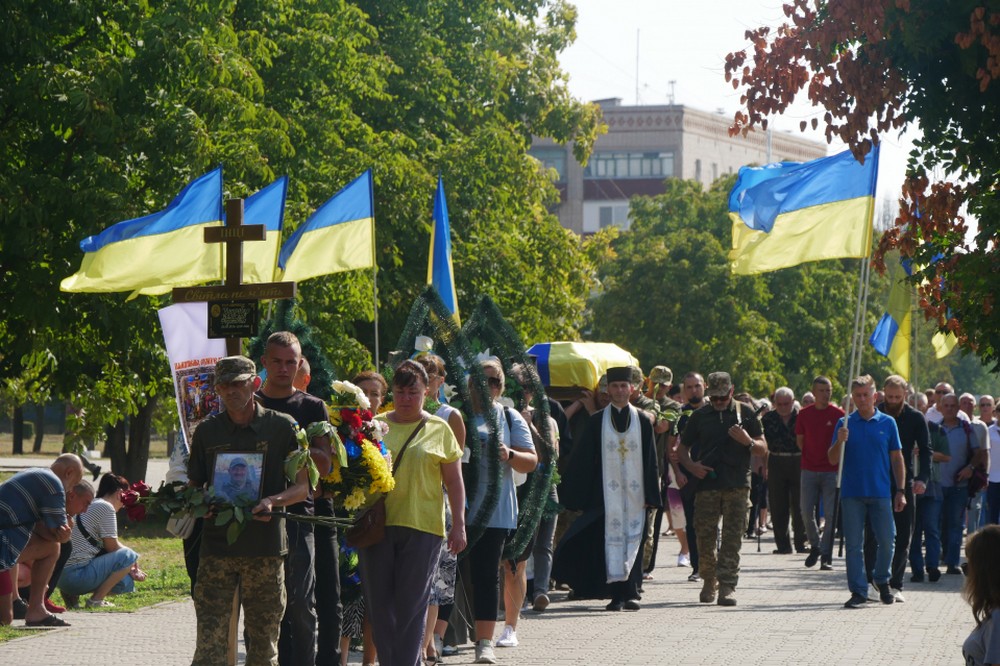 На Нікопольщині сьогодні прощалися з ще одним Захисником: фото