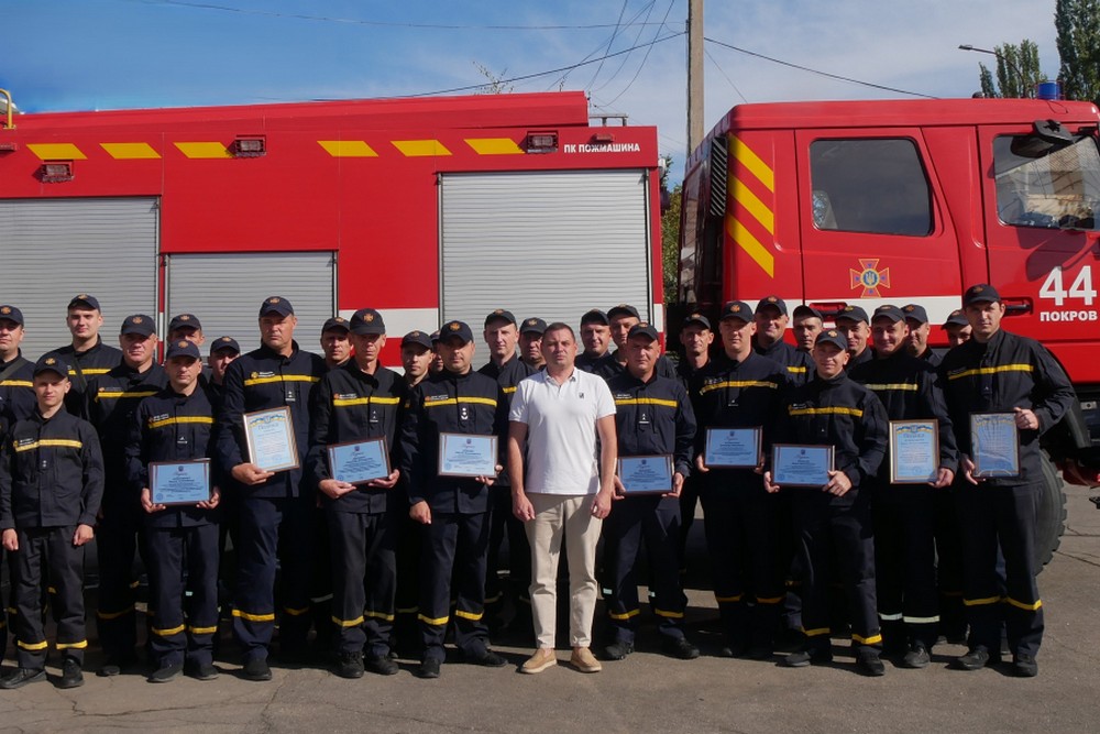 У Покрові сьогодні привітали рятувальників з професійним святом і вшанували пам’ять полеглих героїв без зброї (фото)