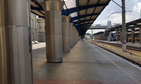 Серце зупинилося у підземному переході, коли поспішав на потяг: у Дніпрі медикам вдалося витягти з того світу чоловіка