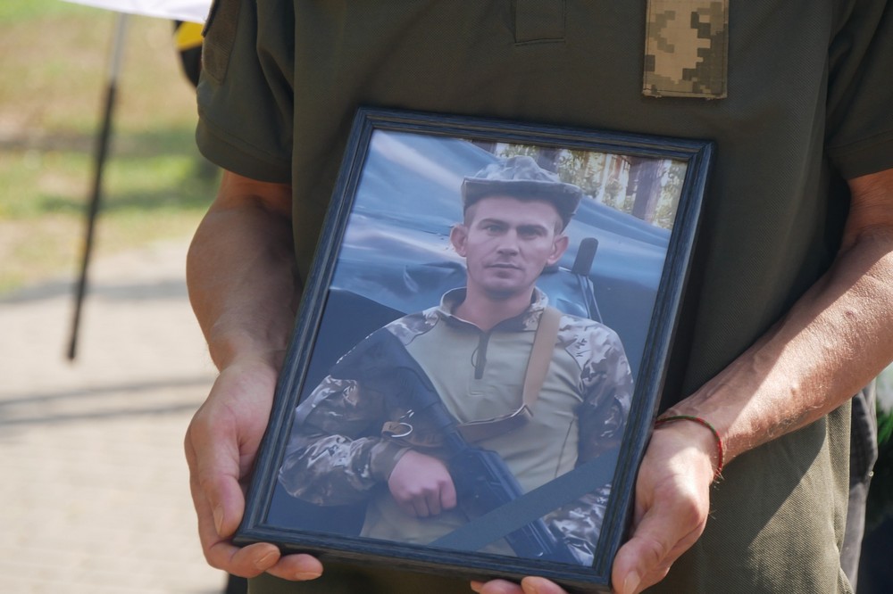 Покров сьогодні провів в останню путь полеглого Захисника (фото) 6