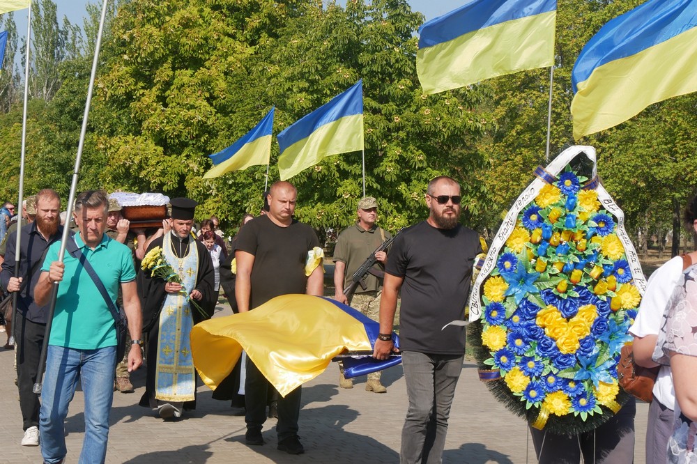 Покров сьогодні провів в останню путь полеглого Захисника (фото) 7