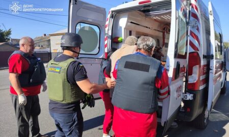 У Нікополі рятувальники евакуювали пораненого, а у Синельниківському районі приборкали пожежі (фото) 11  У Нікополі