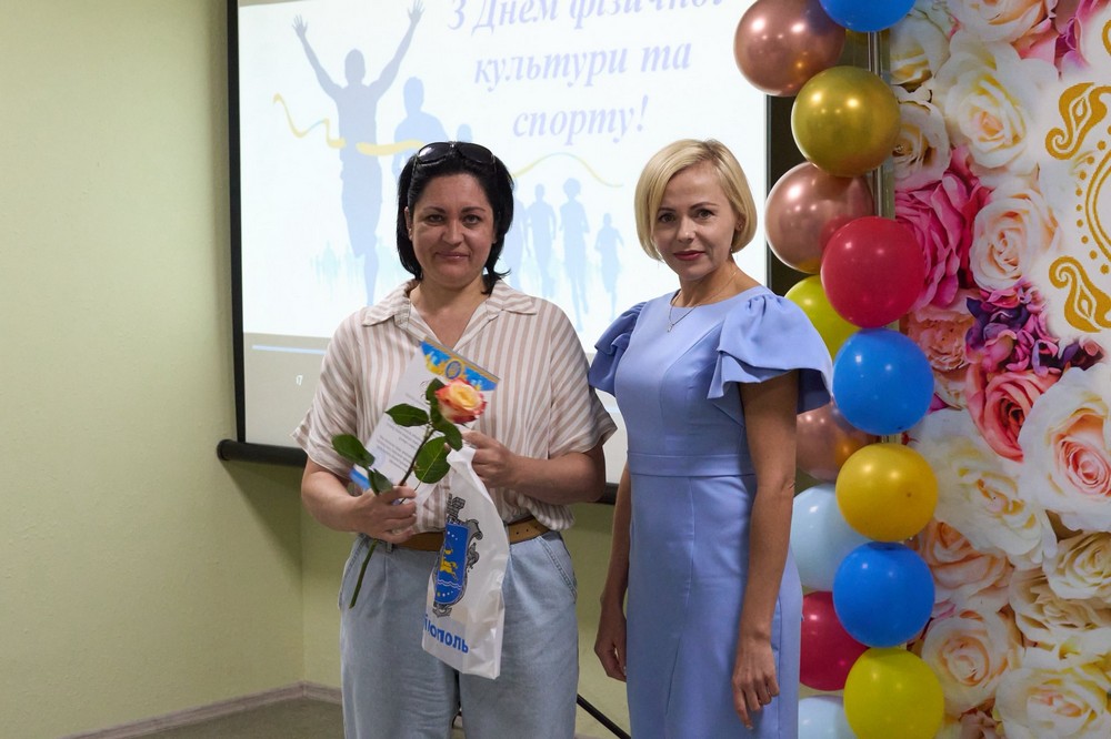  У Нікополі сьогодні спортсменів і тренерів привітали з професійним святом (фото) 12