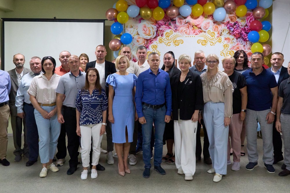  У Нікополі сьогодні спортсменів і тренерів привітали з професійним святом (фото) 16