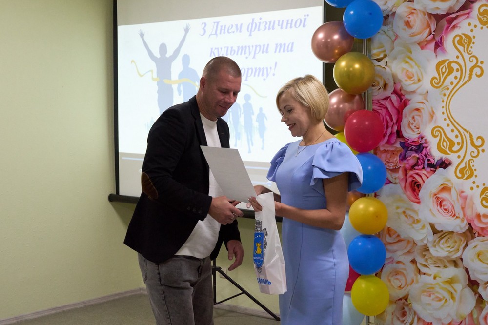 У Нікополі сьогодні спортсменів і тренерів привітали з професійним святом (фото) 8