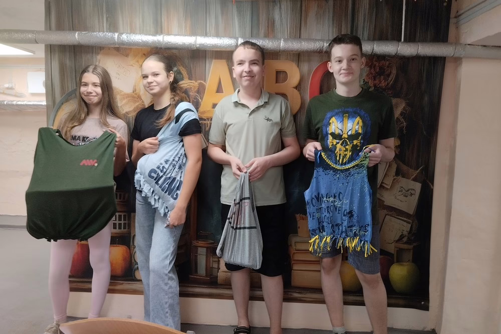 У Нікополі виготовляють екоторбинки з вживаних футболок