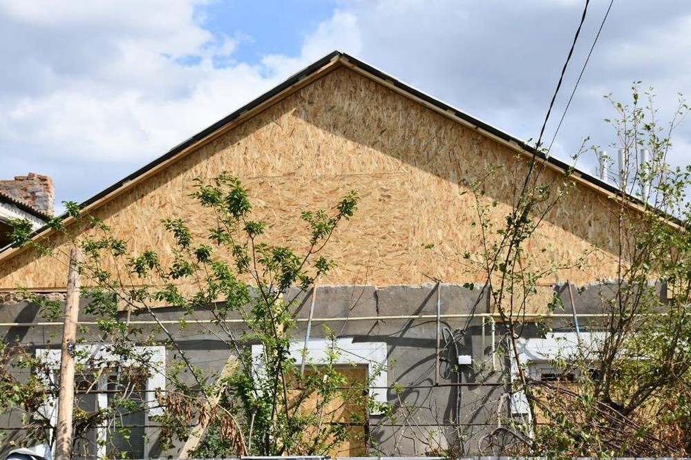 Майже щотижня до черги додаються нові будинки: як у Нікополі відновлюють пошкоджене ворогом житло (фото) 1 У Нікополі 5