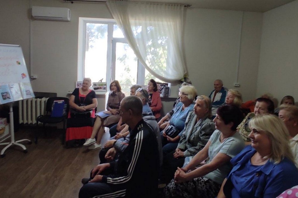 У терцентрі Нікополя популяризують освіту дорослих серед отримувачів послуг