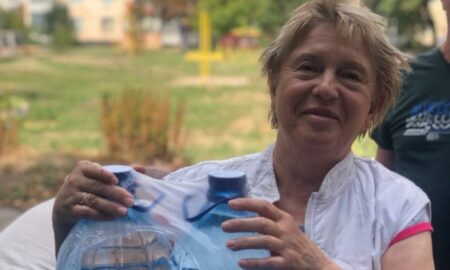 Жителям Марганецької громади видали понад 2800 пляшок питної бутильованої води (фото) 27  Жителям Марганецької громади видали понад 2800 пляшок питної бутильованої води (фото)