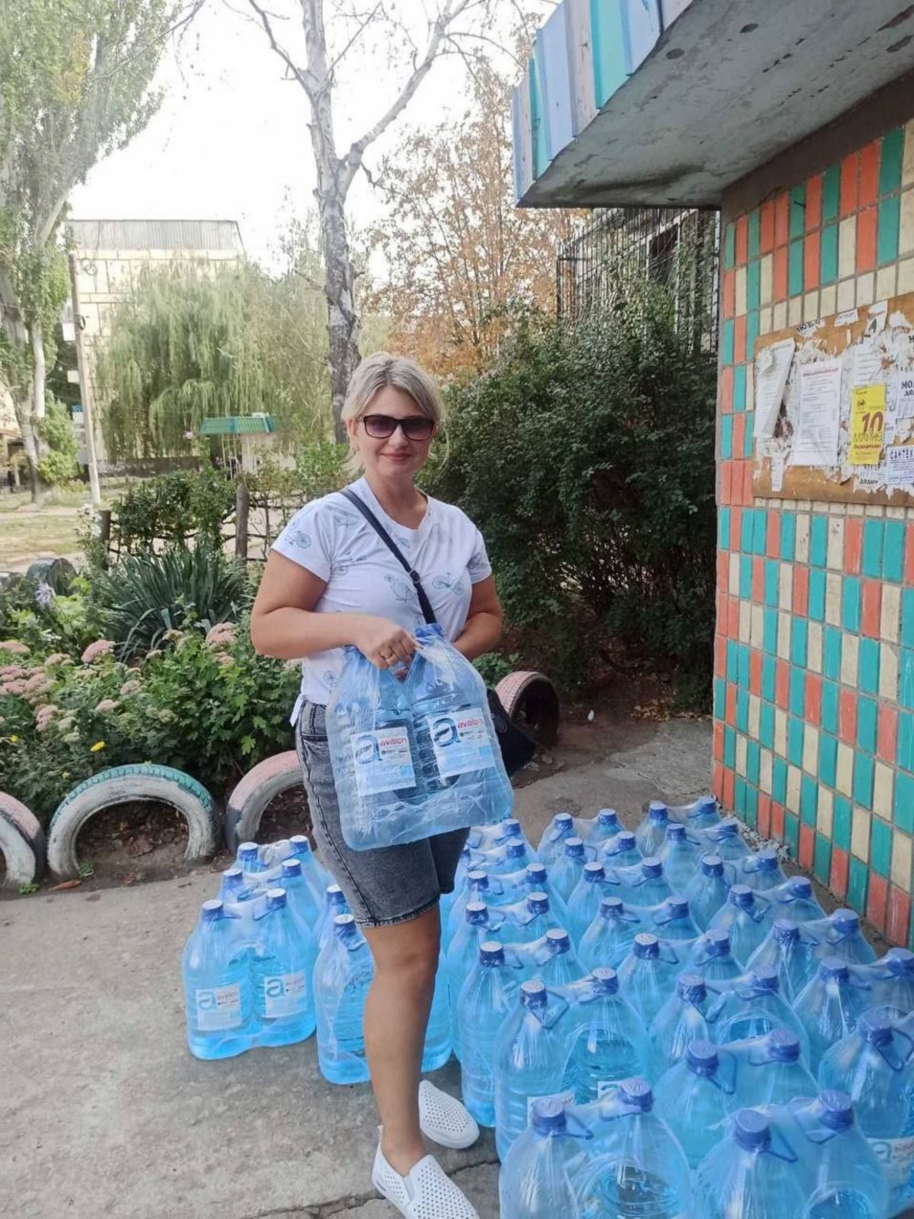  Жителям Марганецької громади видали понад 2800 пляшок питної бутильованої води (фото) 5