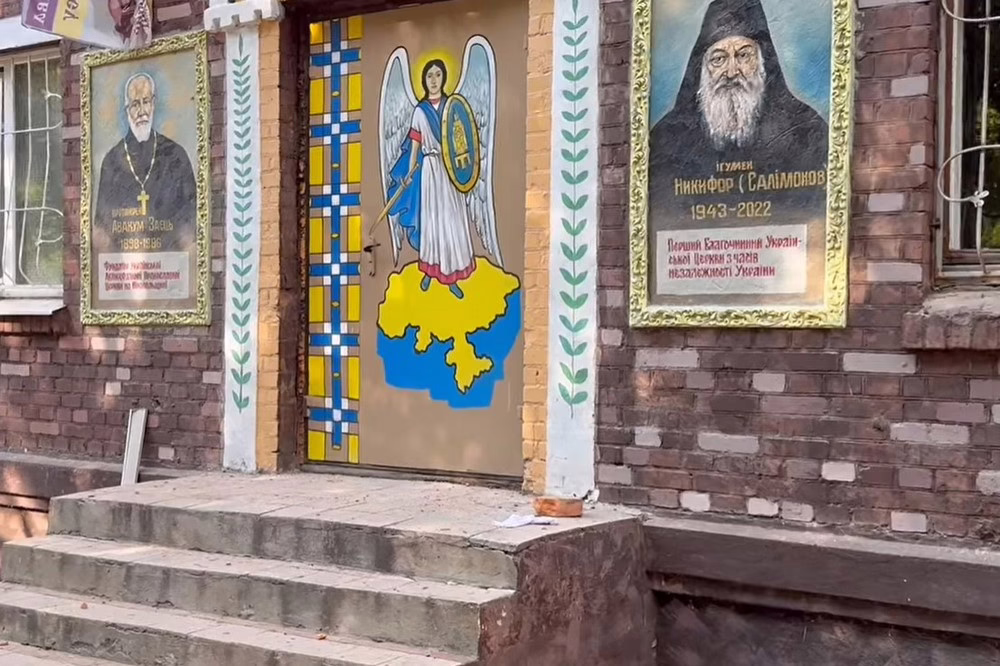 Сьогодні окупанти обстріляли адмінбудівлю Нікопольського благочиння ПЦУ – потрібна допомога (відео)