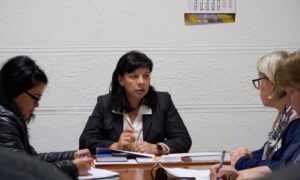 У Нікополі обговорили віддалене обстеження понівеченого ворогом майна. У виконкомі збиралася комісія з обстеження об’єктів, пошкоджених внаслідок збройної агресії РФ.