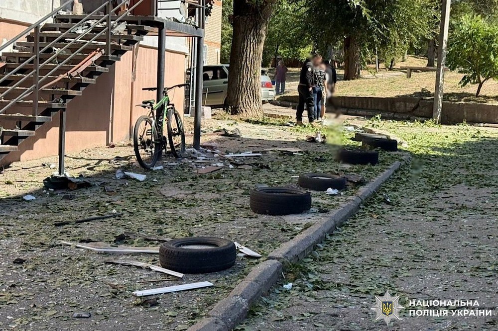 наслідки атак по Нікополю, Марганцю і області зафіксували поліцейські (фото) 4