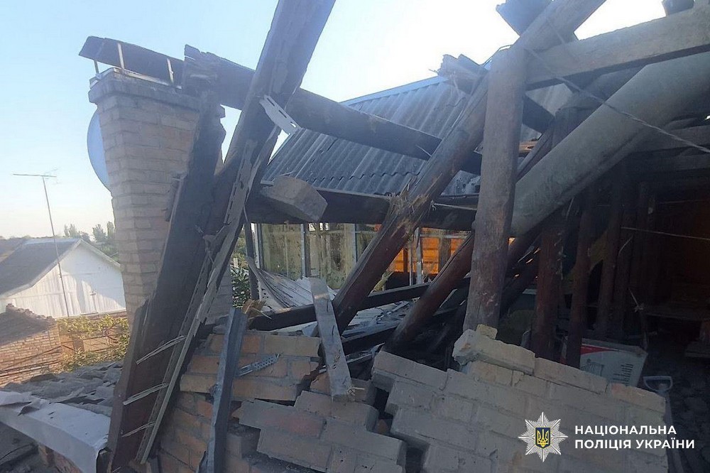 наслідки обстрілів Нікополя та району, зафіксували правоохоронці