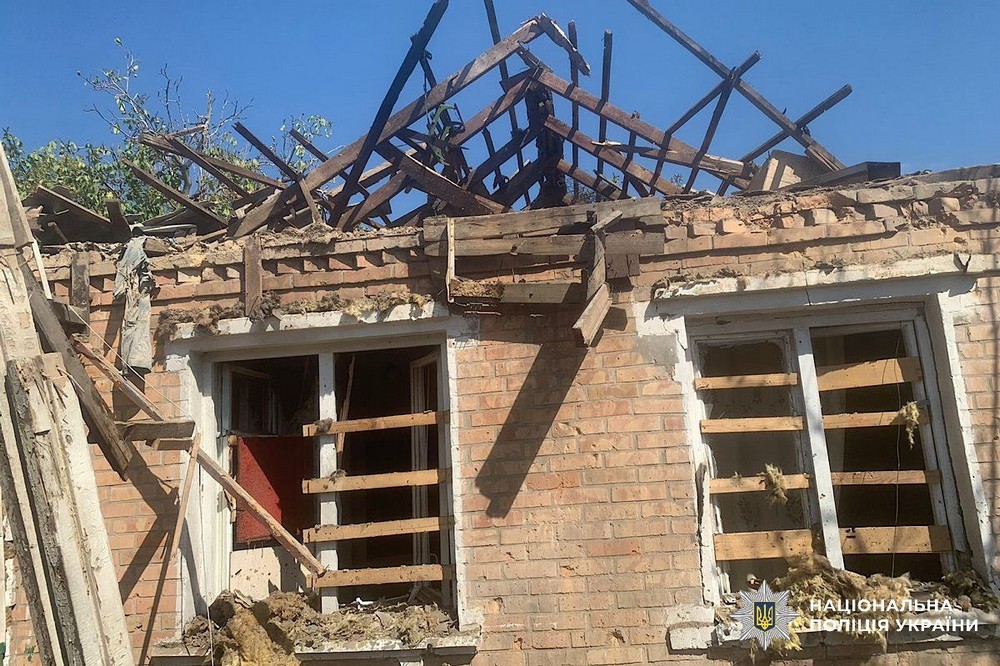 наслідки обстрілів Нікополя та району, зафіксували правоохоронці 9