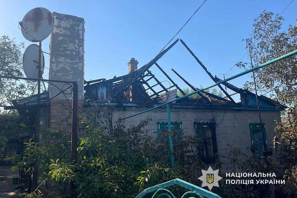 наслідки обстрілів Нікопольщини та Синельниківщини, зафіксували правоохоронці