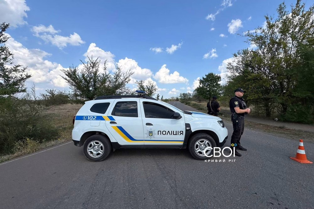 На Дніпропетровщині поліцейський застрелився з табельної зброї у службовому авто – ЗМІ