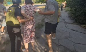 У Нікополі поранено молоду жінку, побиті кафе і будинки, також під ударом були район і Синельниківщина, сталися пожежі (фото)