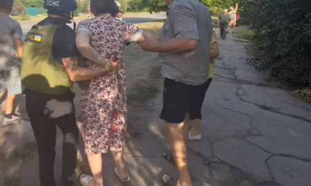 У Нікополі поранено молоду жінку, побиті кафе і будинки, також під ударом були район і Синельниківщина, сталися пожежі (фото)