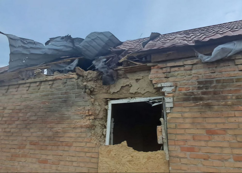 У Нікополі поранено молоду жінку, побиті кафе і будинки, також під ударом були район і Синельниківщина, сталися пожежі (фото)