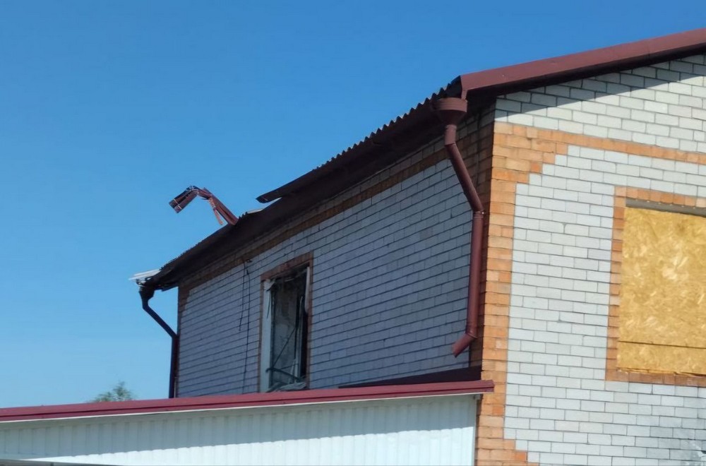 У Нікополі двоє поранених, побито магазини і будинки, під ударом були також район, Синельниківщина і Криворіжжя (фото)