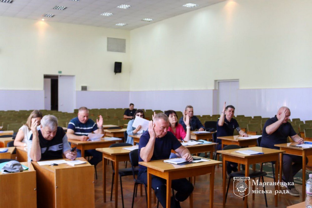 У Марганці нагородили 5-х рятувальників і обговорили питання підготовки до опалювального сезону: відбулося позачергове засідання виконкому