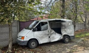 У Нікополі побито супермаркет, багатоповерхівку, авто: ворог весь день гатив по місту і району, атакував також Дніпровський, Криворізький і Синельниківський райони (фото)