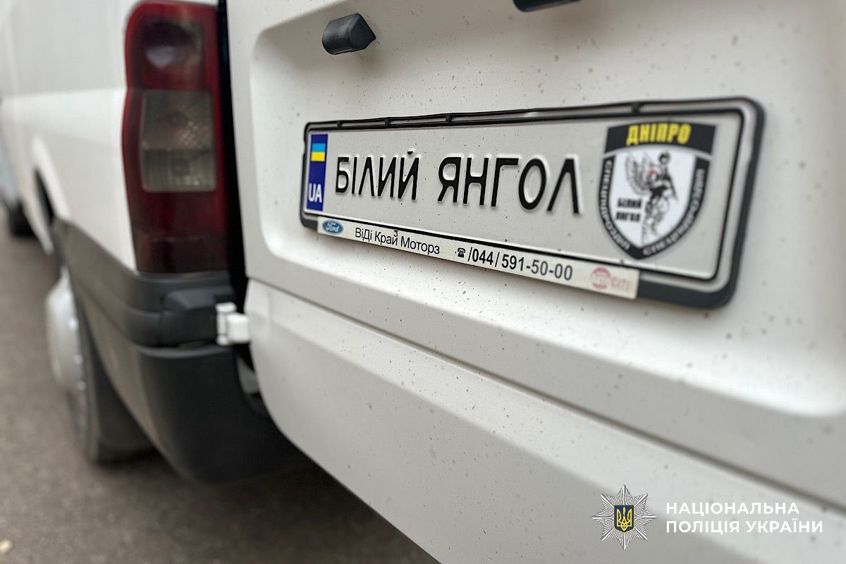 «Білі Янголи» на Нікопольщині допомогли евакуювати маломобільного дідуся