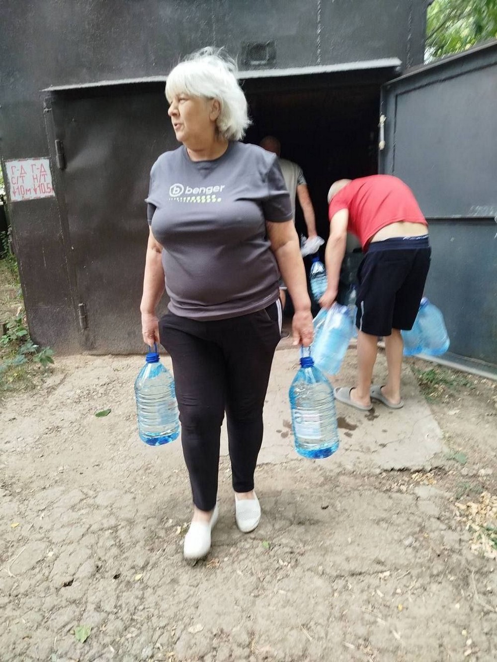 Мешканці Марганецької громади отримали 4212 пляшок води і 1440 продуктових наборів від GEM (фото)