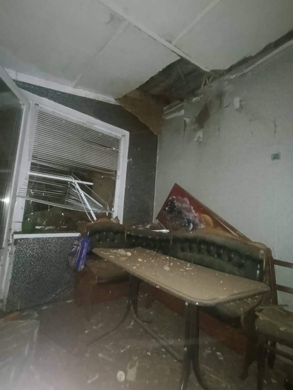 На Нікопольщині поранено 19-річного хлопця, під ударом вночі також були Кривий Ріг, Зеленодольськ і Синельниківщина – виникли пожежі, є руйнування (фото)