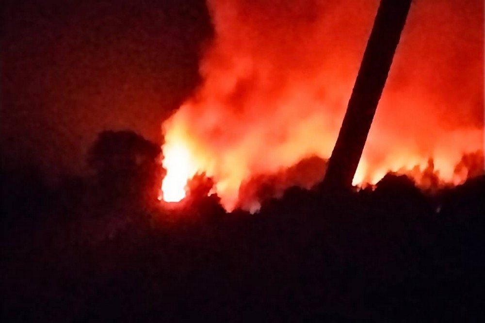 На Нікопольщині поранено 19-річного хлопця, під ударом вночі також були Кривий Ріг, Зеленодольськ і Синельниківщина – виникли пожежі, є руйнування (фото)