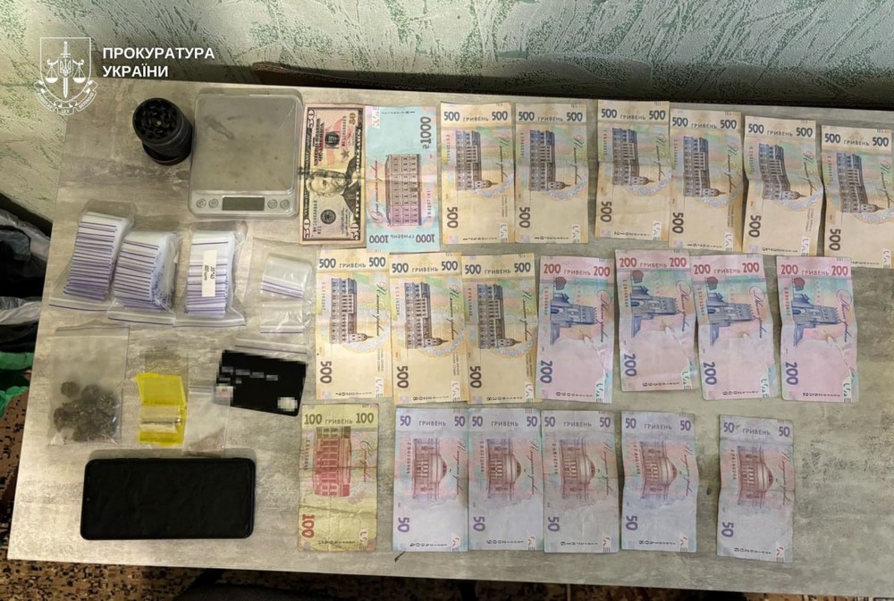 Продавали наркотики у Нікополі і Покрові