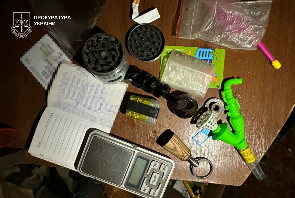 Продавали наркотики у Нікополі і Покрові