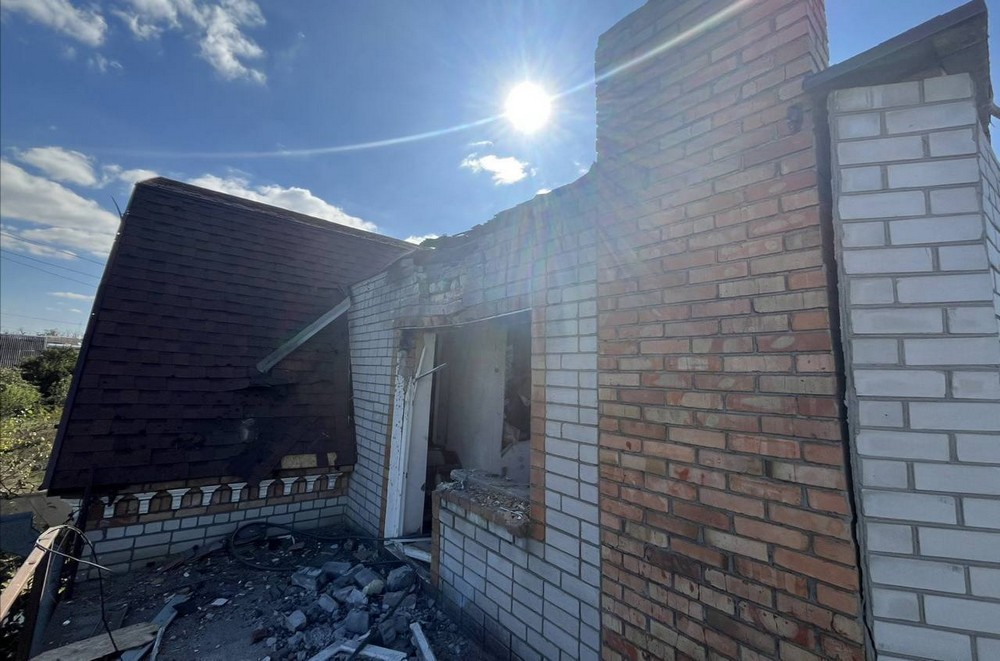 Ворог потрощив будинки у Нікополі, обстрілював ще дві громади району, а також Синельниківщину (фото)